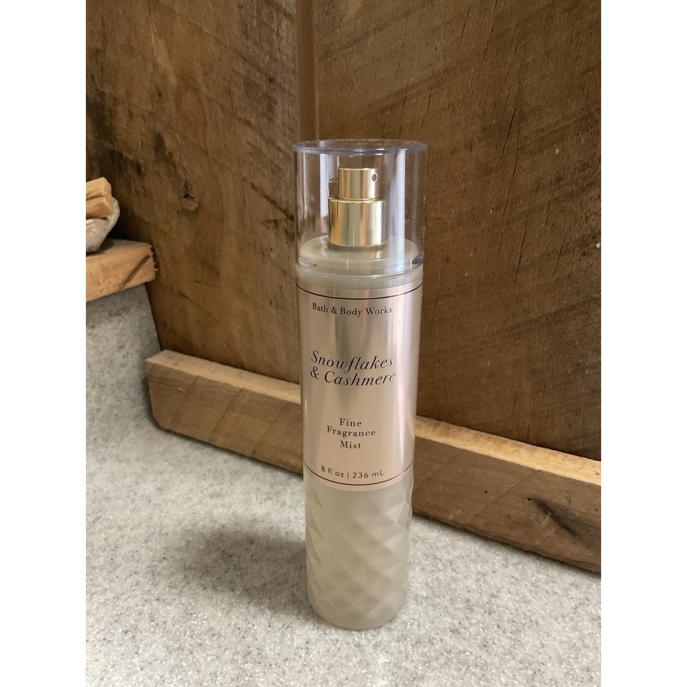 BATH & BODY WORKS SNOWFLAKES‎ CASHMERE  FRAGRANCE MIST BODY SPRAY 8OZ